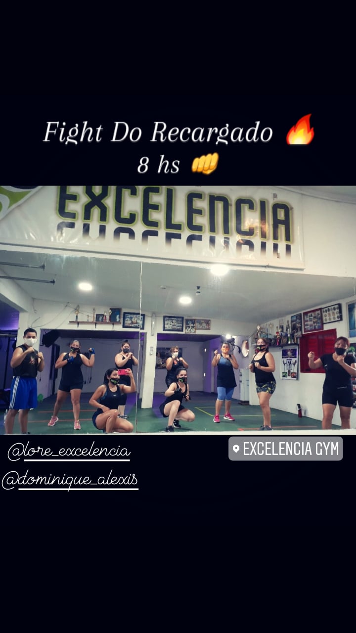 Clase Fight Do Recargado con el grupo de EXCELENCIA GYM